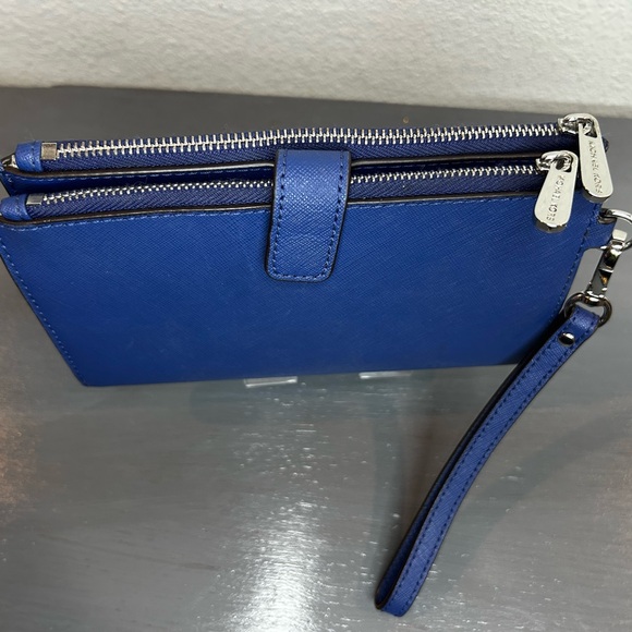 Michael Kors Double Zipper Wallet - Picture 3 of 6